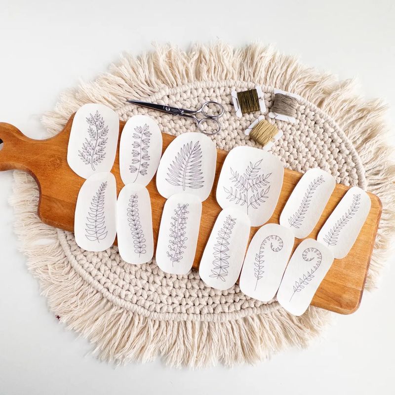 Stick &amp; Stitch: Ferns (12 Designs)