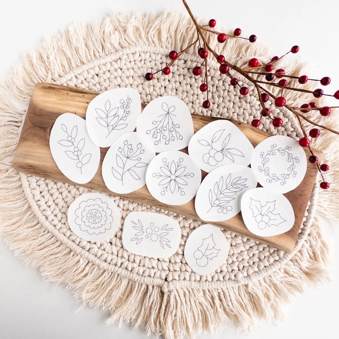 Stick &amp; Stitch: Winter Berries (12 Designs)