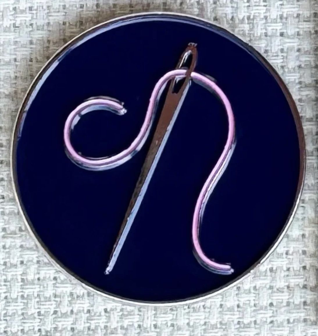 Needle and Thread Needle Minder