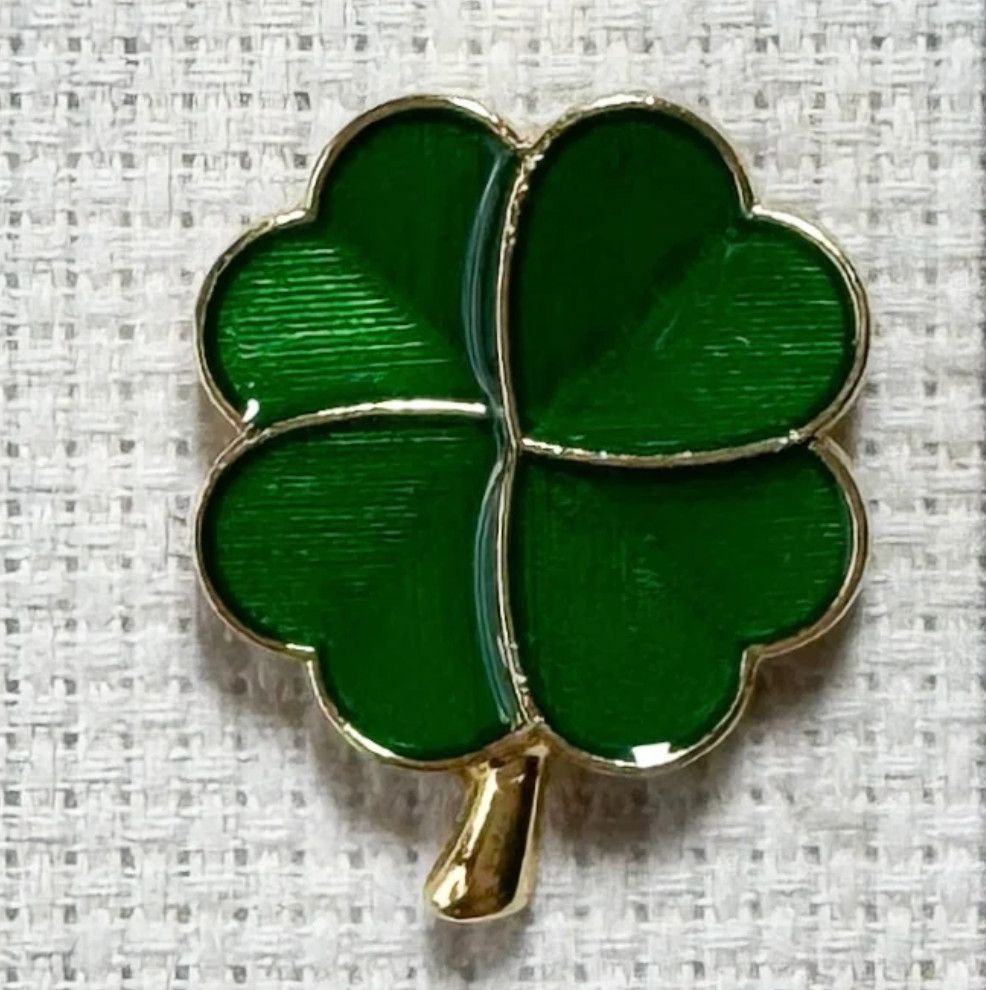Four Leaf Clover Needle Minder