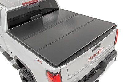 Hard Folding Bed Cover | 5.5 Ft Bed | Chevy/GMC 1500 (14-18)
