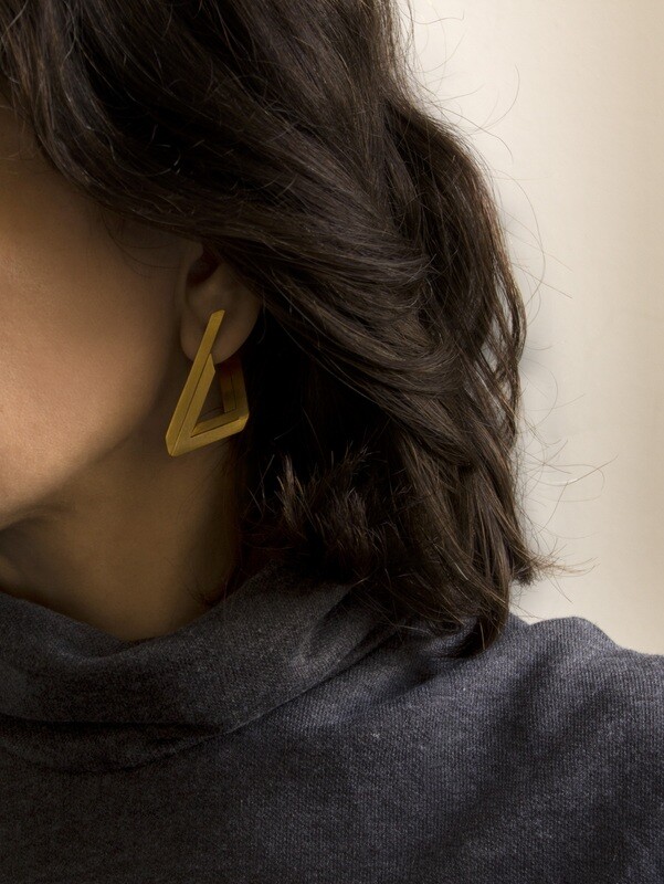 THE IMPOSSIBLE triangle Twisted earrings
