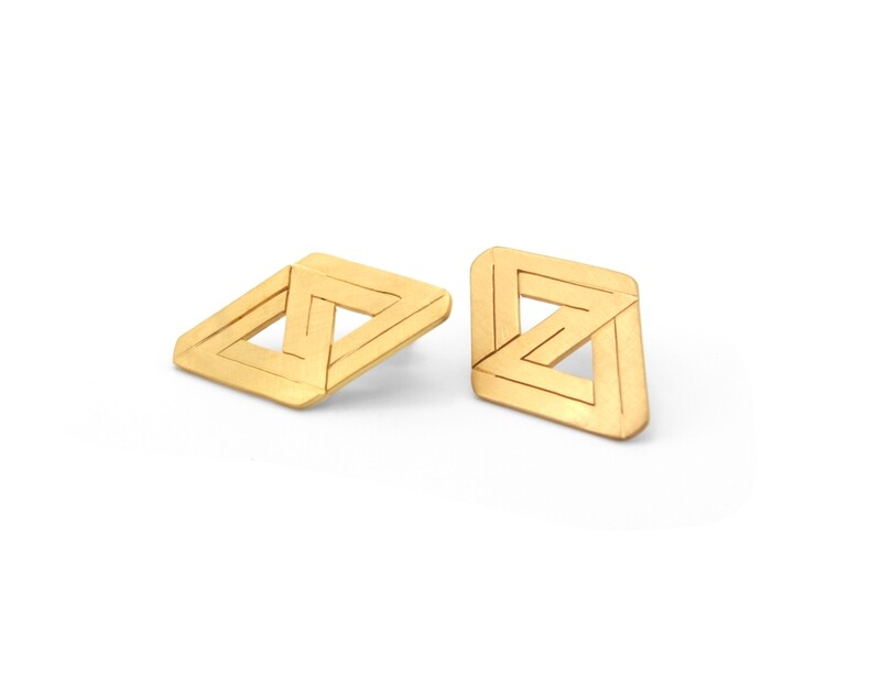 THE IMPOSSIBLE Double triangle stud earrings
