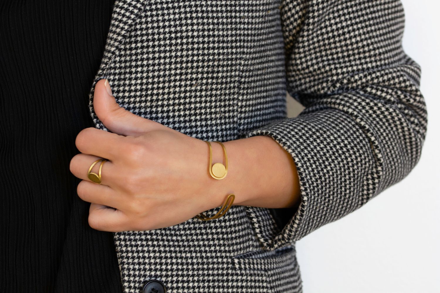 CUT OUT - circle bracelet-