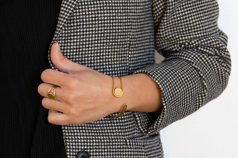 CUT OUT - circle bracelet-