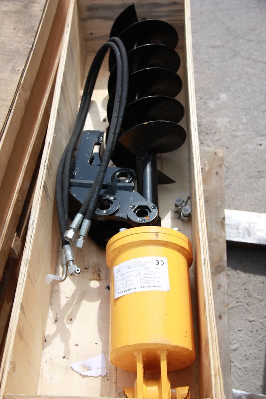 Erdbohrer 20 cm für Minibagger inl. Schläuche und Halterung