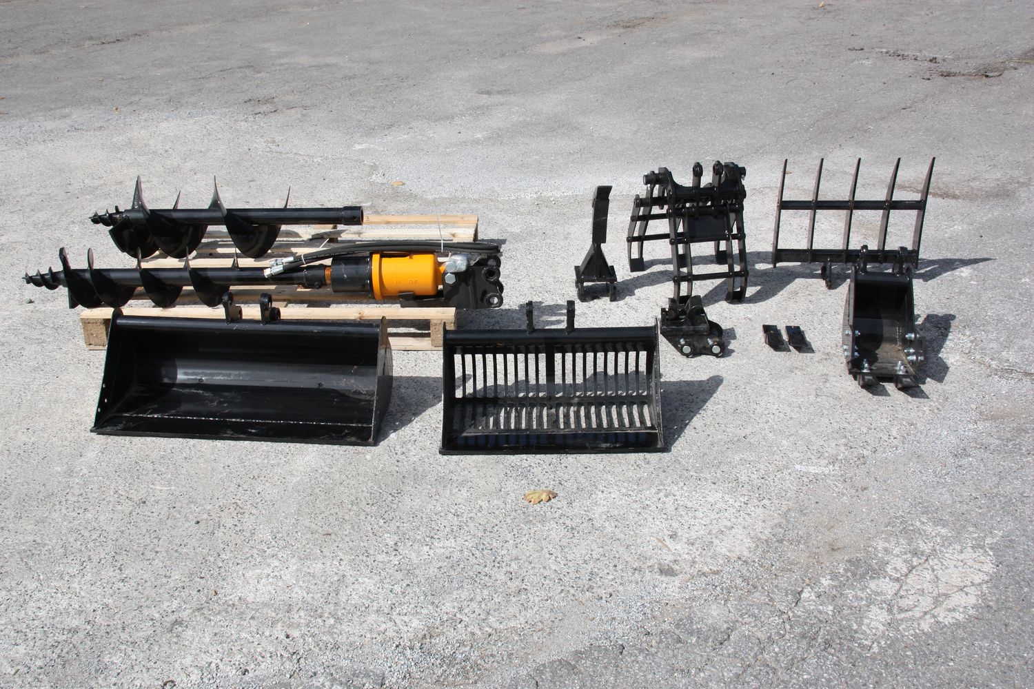 Anbaupaket Minibagger Bohrer Tieflöffel Sieblöffel Ripper