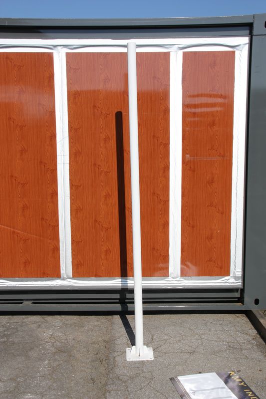 30 Stück Rohrpfosten mit Fußplatte 2,25 m Hoch - 60 mm Durchm. 30 Stück Rohrpfosten mit Fußplatte 2,25 m Hoch - 60 mm Durchm.
