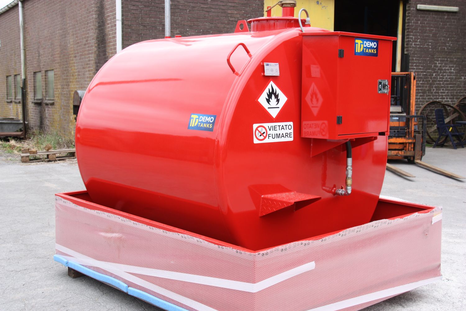 TANX Hoftankstelle 5000 Liter Dieseltank TANX Hoftankstelle 5000 Liter Dieseltank