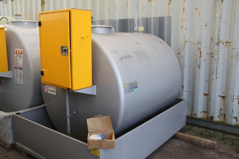 Demo Serbatoi Hoftankstelle Dieseltank 3000 Liter Demo Serbatoi Hoftankstelle Dieseltank 3000 Liter