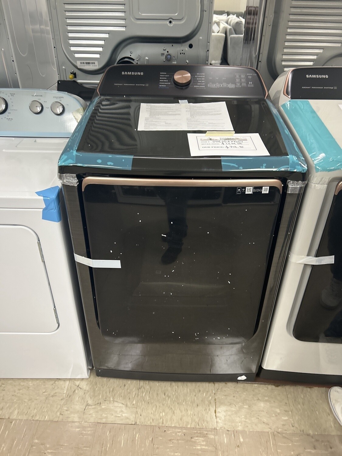 Samsung7.4 cu. ft. Smart Electric Dryer with Steam Sanitize+ in Brushed Black ENERGY STAR