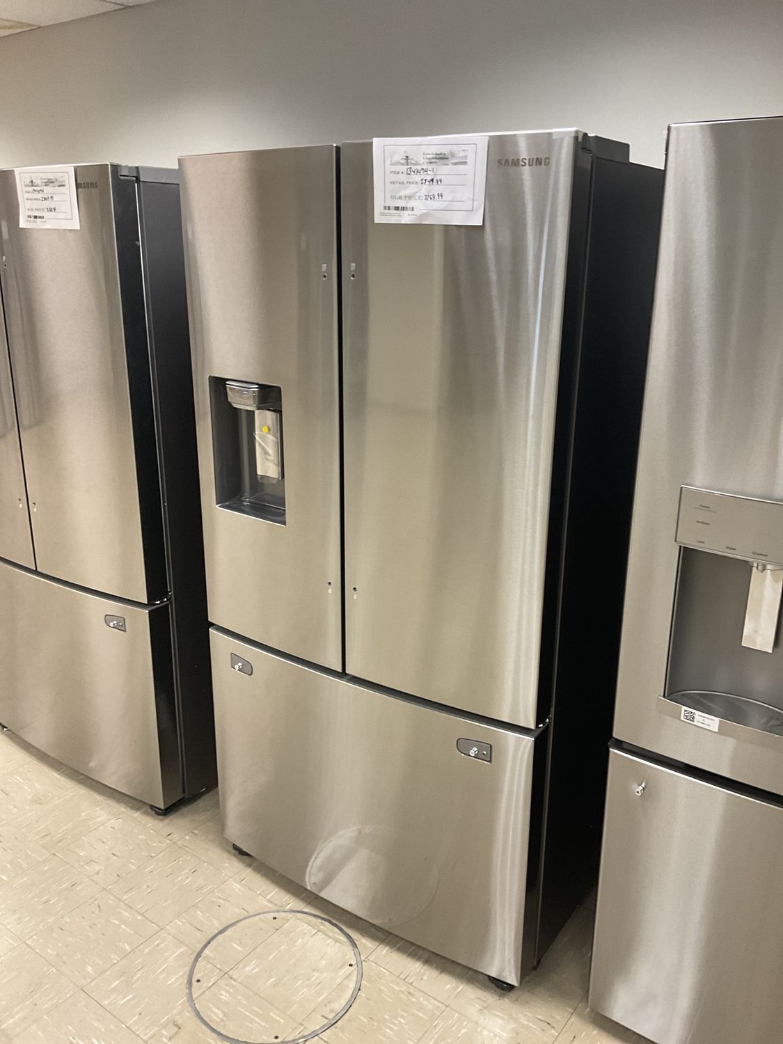 Samsung 28-cu ft French Door Refrigerator with Dual Ice Maker (Fingerprint Resistant Stainless Steel) ENERGY STAR - 3