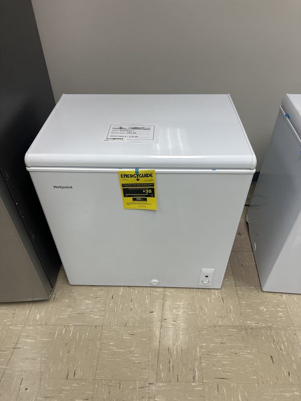 Hotpoint 6.9cu ft Manual Defrost Chest Freezer (White) 1