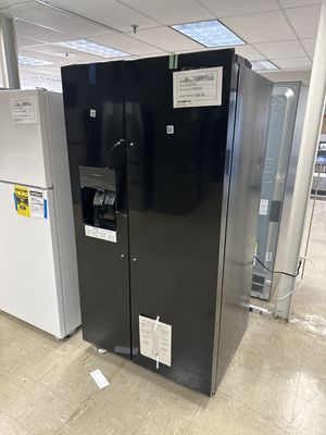 Frigidaire 25.6-cu ft Side-by-Side Refrigerator with Ice Maker (Black) ENERGY STAR
