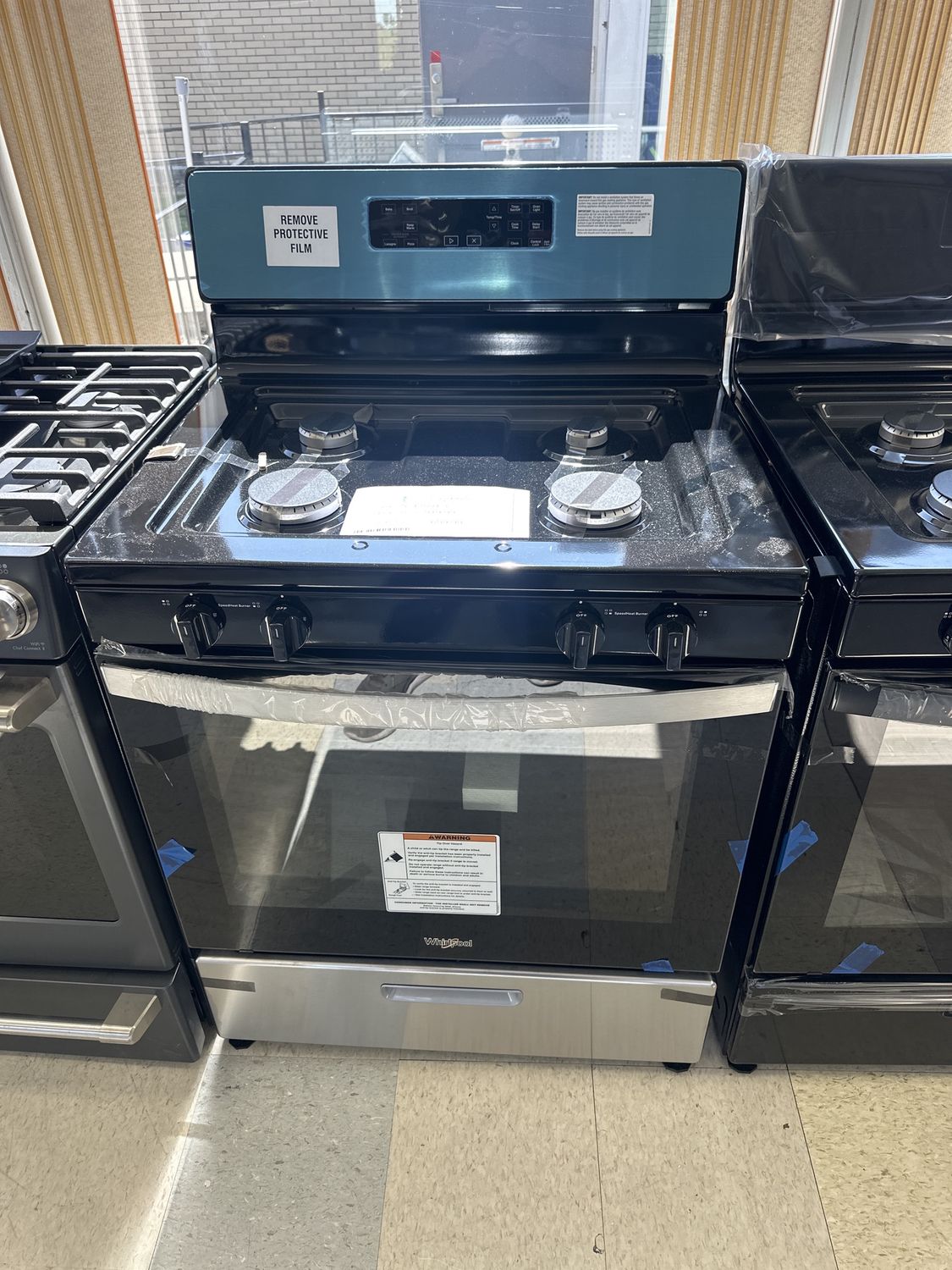 Whirlpool 30-in 4 Burners 5.1-cu ft Freestanding Natural Gas Range (Stainless Steel) - 1