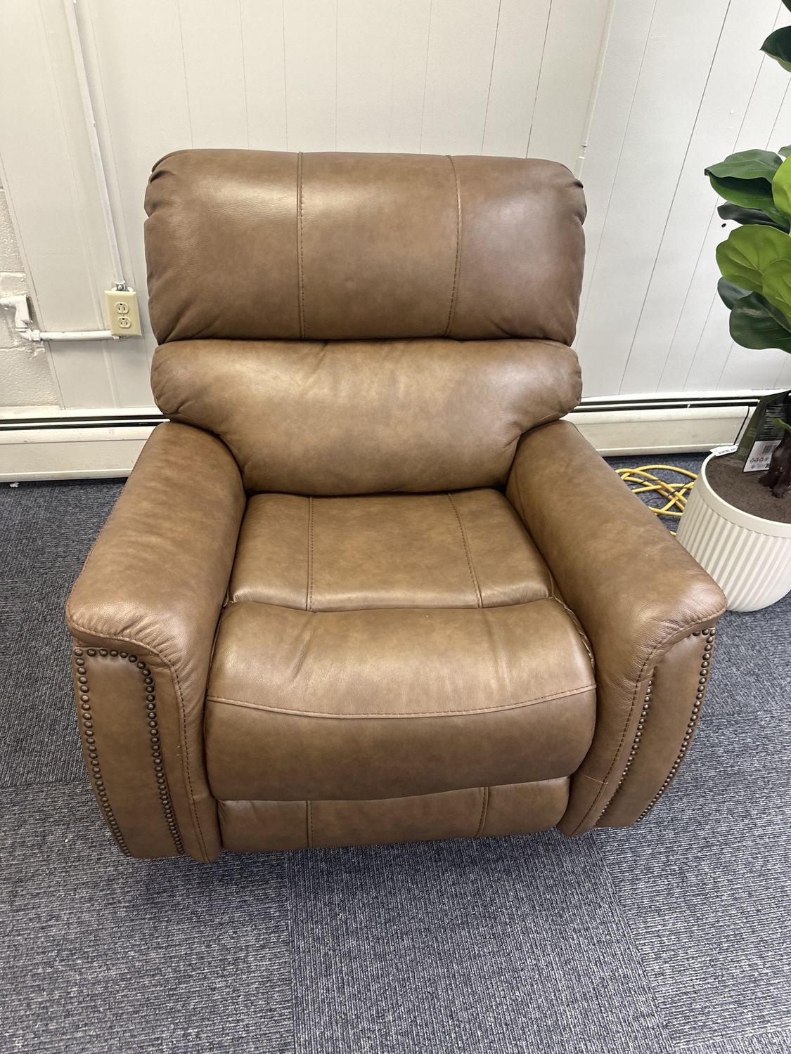 PRESELY LEATHER RECLINER - 3