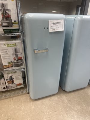 iio 10 Cu. Ft. Retro Refrigerator with Freezerette in Sky Blue