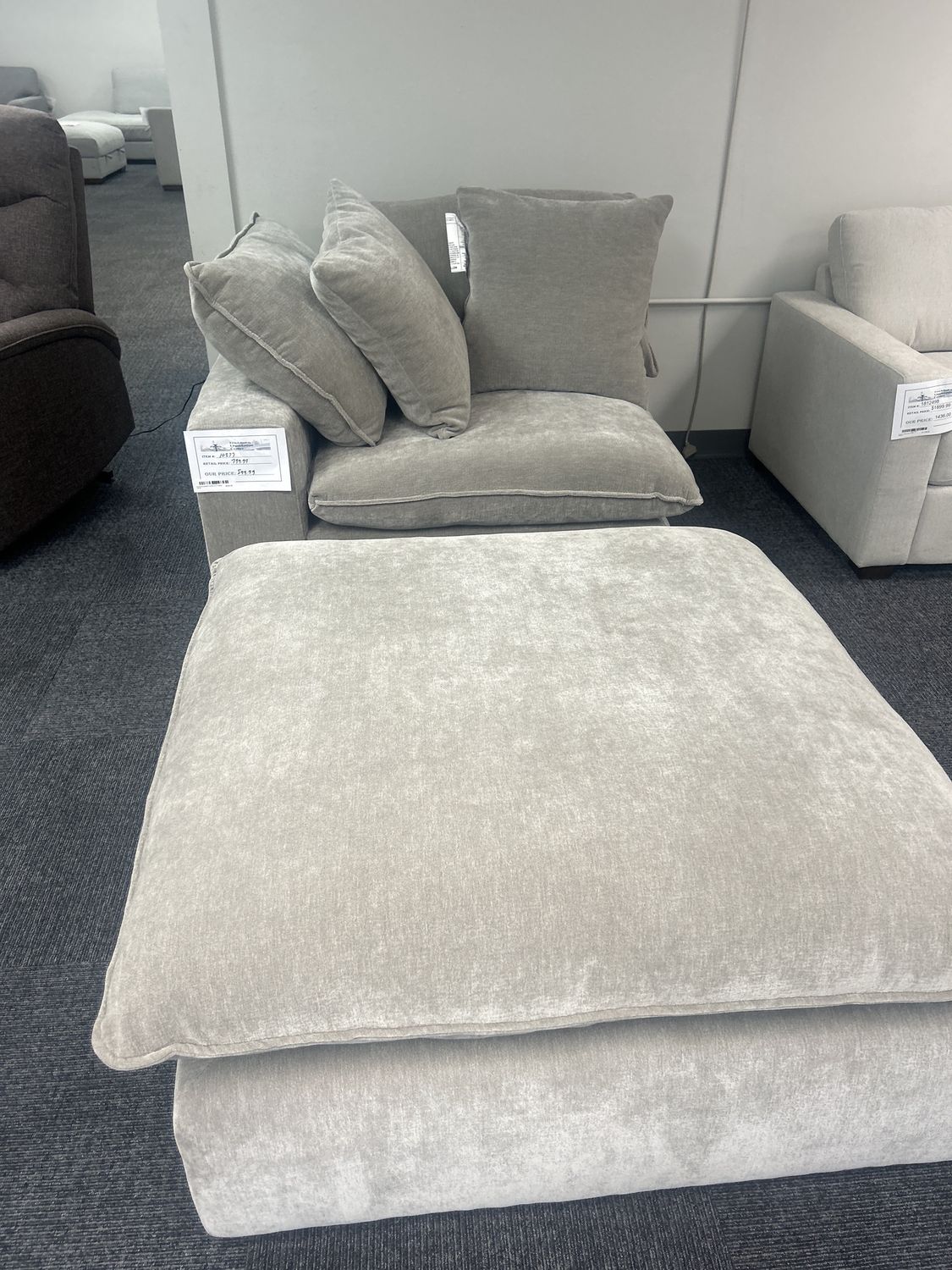 SEREEN CORNER CHAIR w OTTOMAN