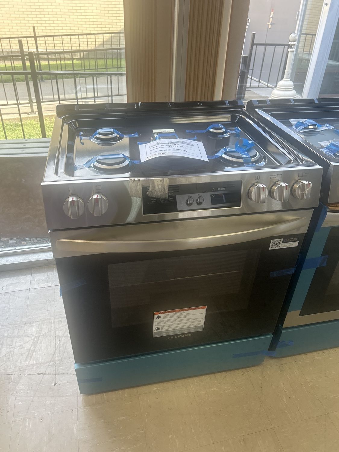 Frigidaire 30&quot; Front Control Gas Range