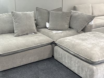 SEREEN CORNER CHAIR w OTTOMAN