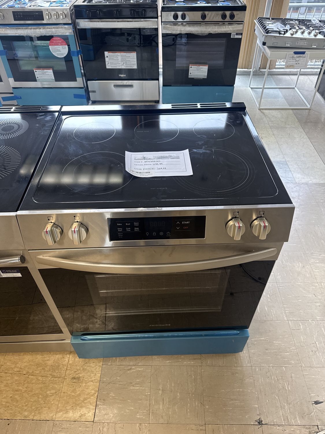 Frigidaire 30-in Glass Top 5 burners 5.3-cu ft Slide-In Electric Range with WipeClean Coating ( Stainless steel )