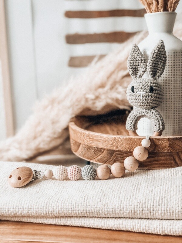 2 in 1 Schnullerkette mit Beissringrassel / Hase grau