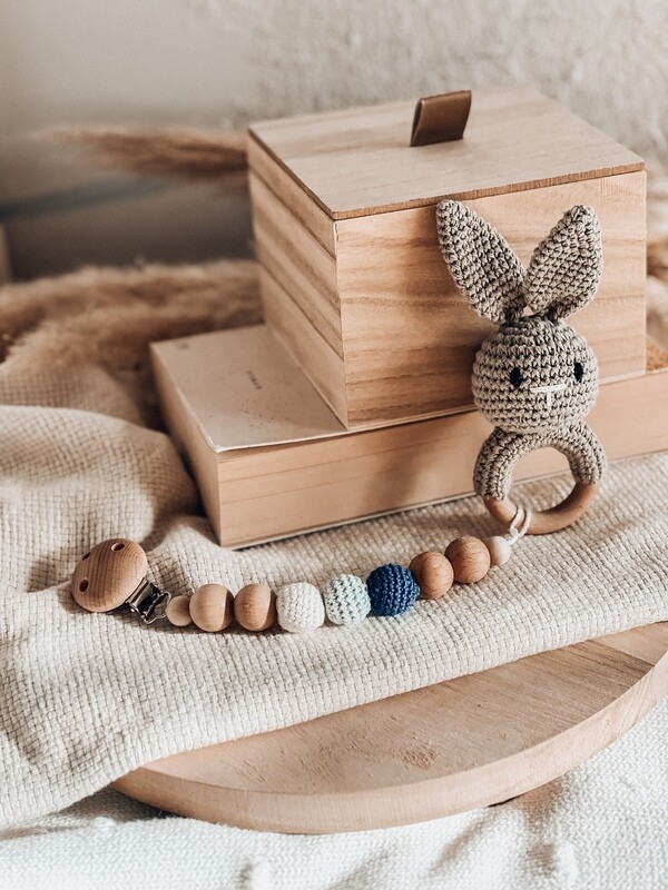 2 in 1 Schnullerkette mit Beissringrassel / Hase grau