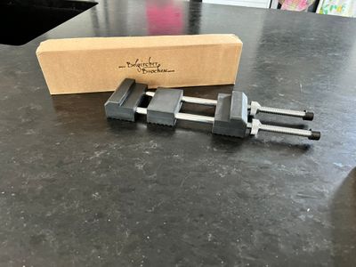 Universal non-slip support for sharpening stone (up to 22cm)