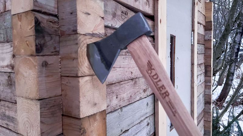 Throwing axes