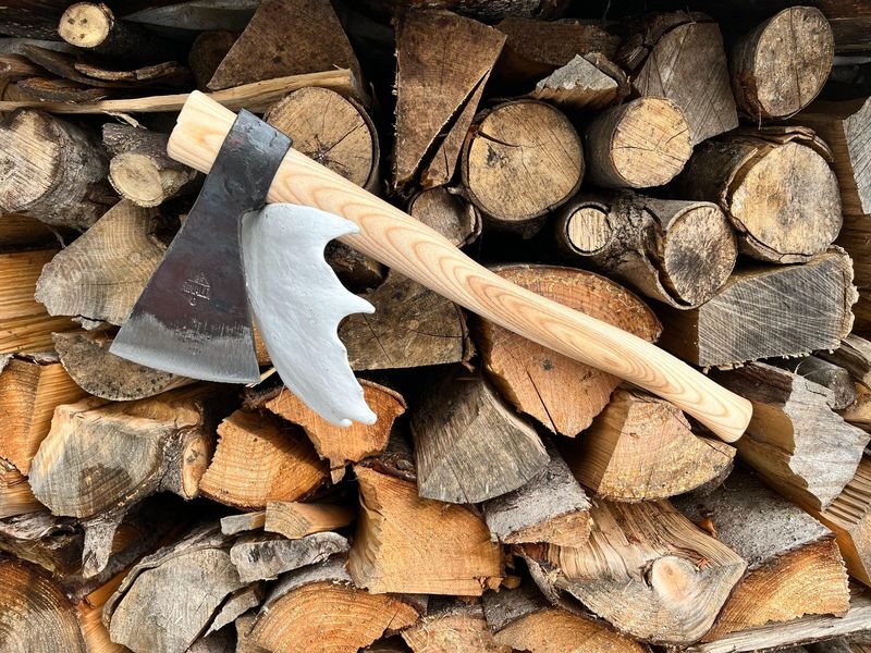 Tomahawks &amp; hachettes