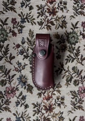 Brown Leather Pouch for Joker Pocket Knife (115 x 40 mm) - Cuchillería Joker Brown Leather Pouch for Joker Pocket Knife (115 x 40 mm) - Cuchillería Joker