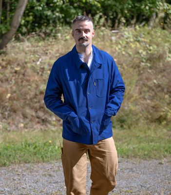 Model is 6'2'' and wears a size 4