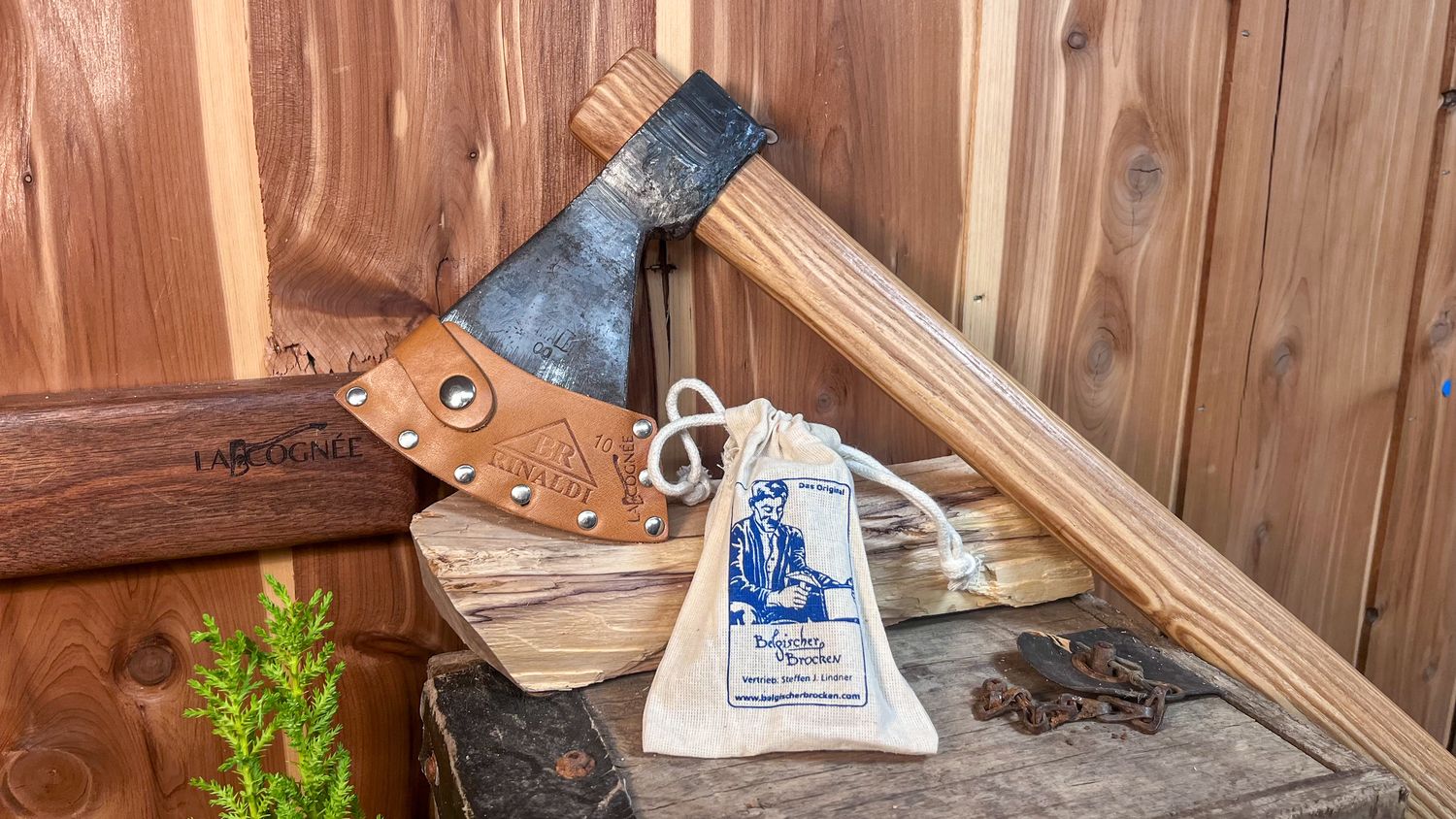 Duo Tomahawk &amp; sharpening stone