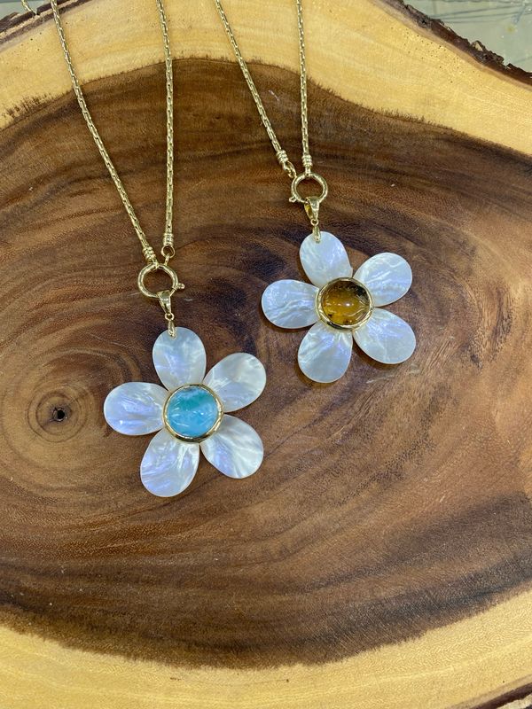 Collar Flor Nácar