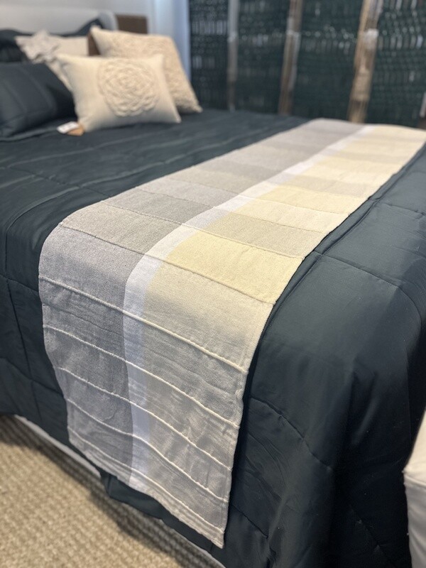 TABLE RUNNER MANGUE COM NERVURAS
