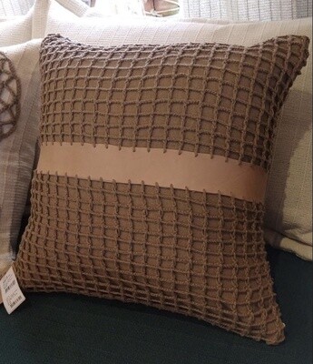 CUSHION COVER TELA DE CROCHE COM BARRA DE COURO 0.45 X 0.45