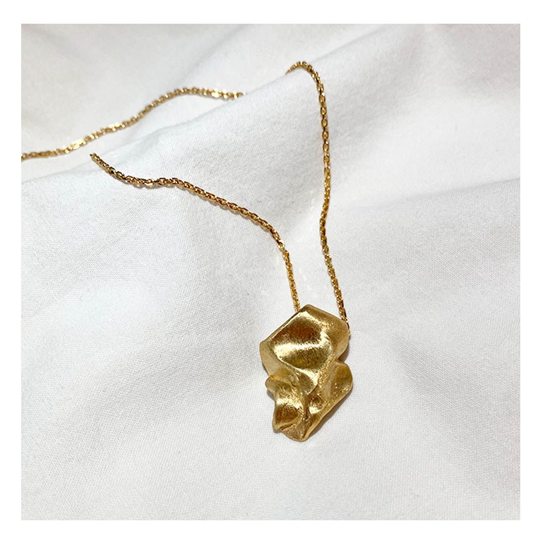 THE SILK OVAL NECKLACE