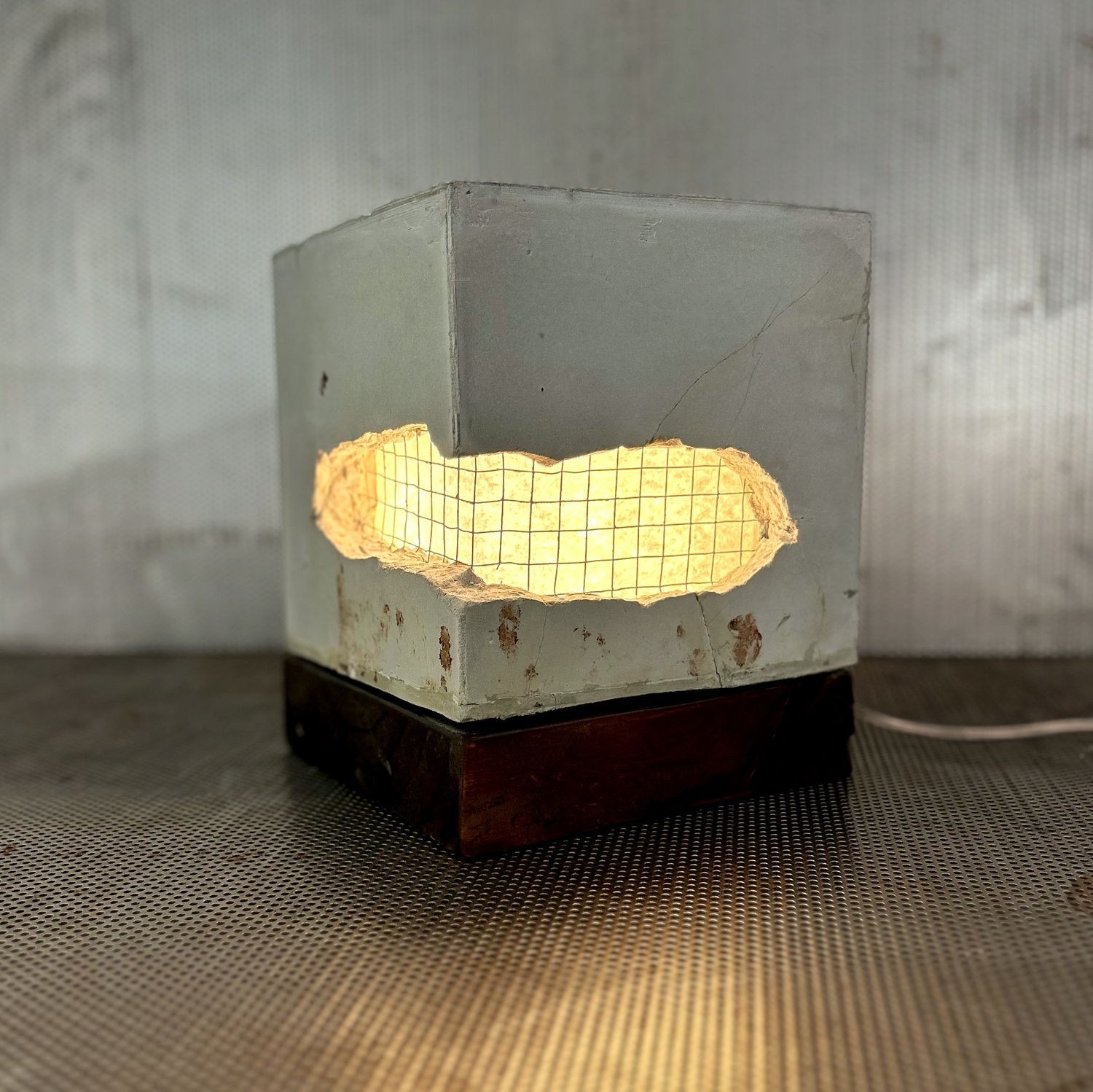 Resistance - grande  20x20x25h cm