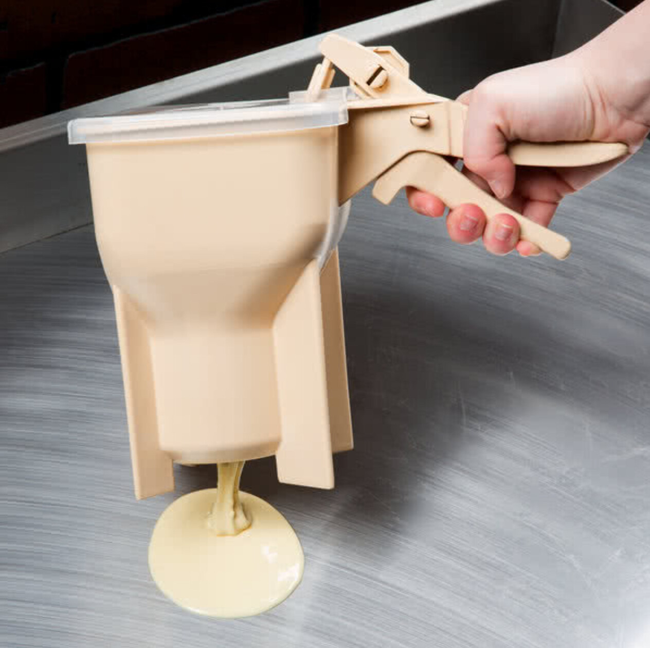 Vollrath 2803-18 Batter Boss® Portion Control Dispenser, with legs, (8) portion control settings, (2) diffusers; 6-opening &amp; single-opening, lid