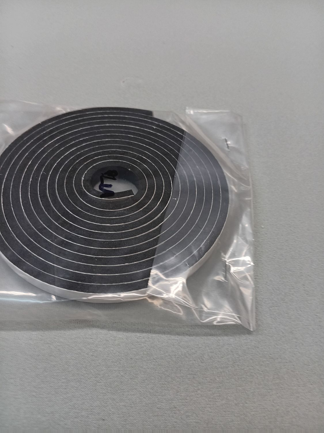 Closed Cell Neoprene Tape for Vacuum Jigs and Fixtures 3/8" x 3/16" x 10' (VT10)