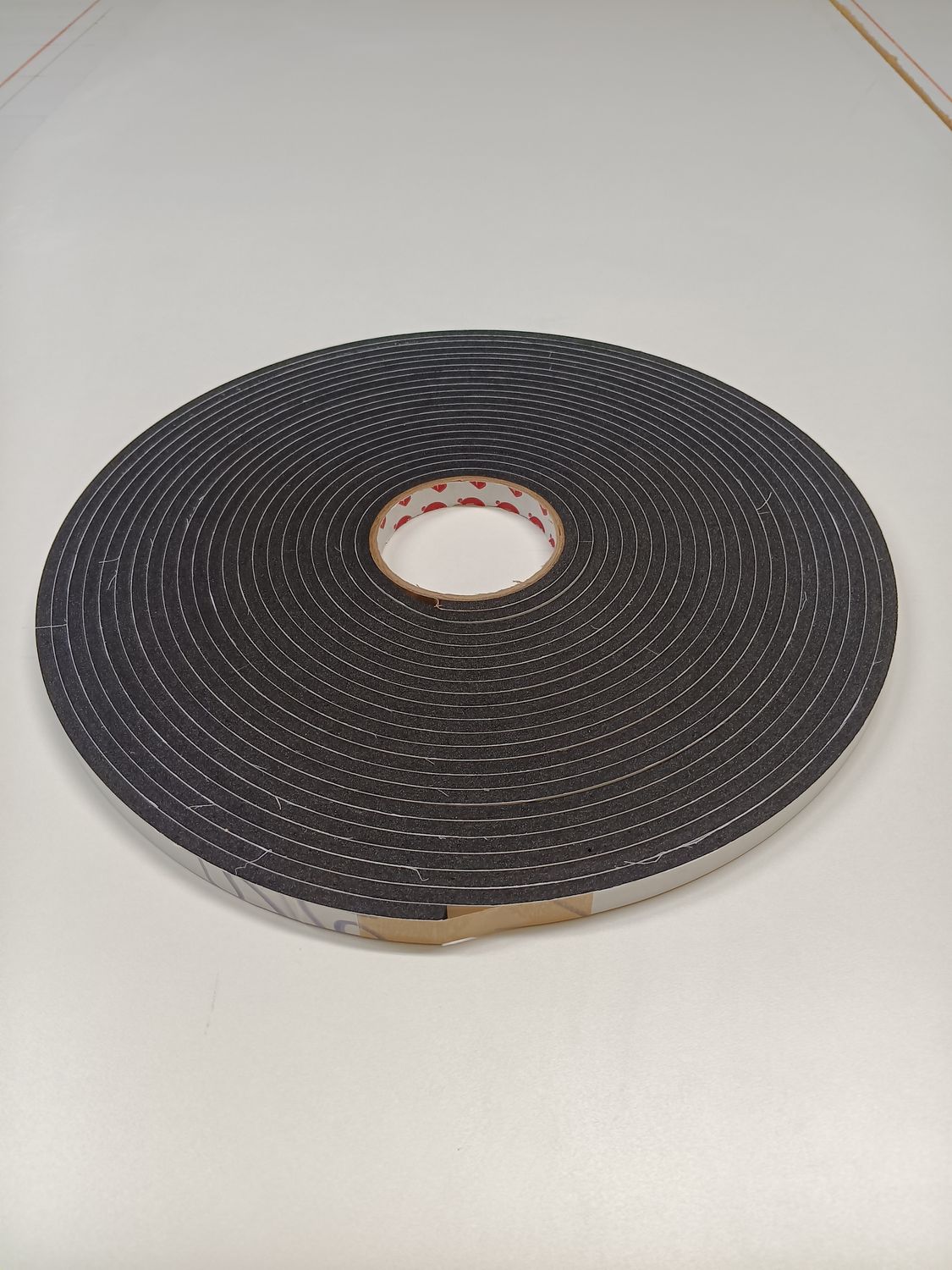 This 1/2" wide by 1/4" thick Neoprene vacuum tape is designed for a reliable vacuum seal. Its closed-cell structure offers excellent resistance to air and moisture, making it perfect for demanding environments.