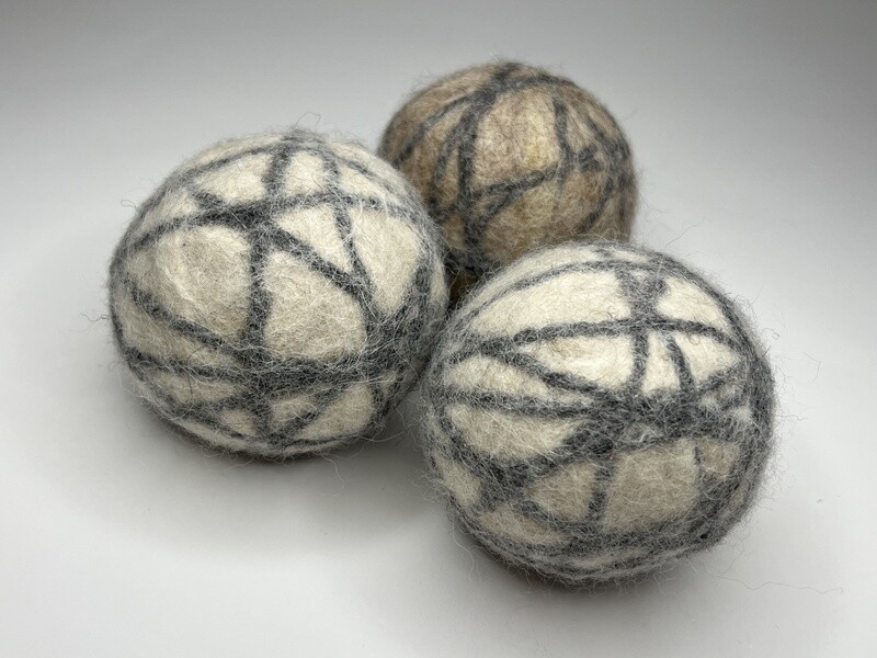 3 Dryer balls, play balls