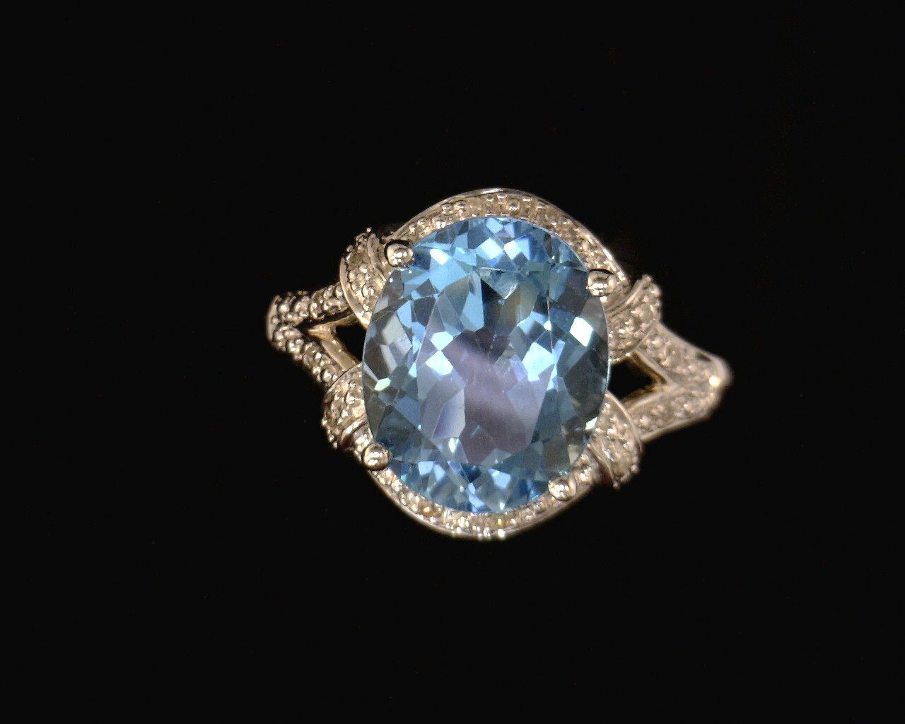 58498 White Gold Lady's Diamond & Blue Topaz Ring