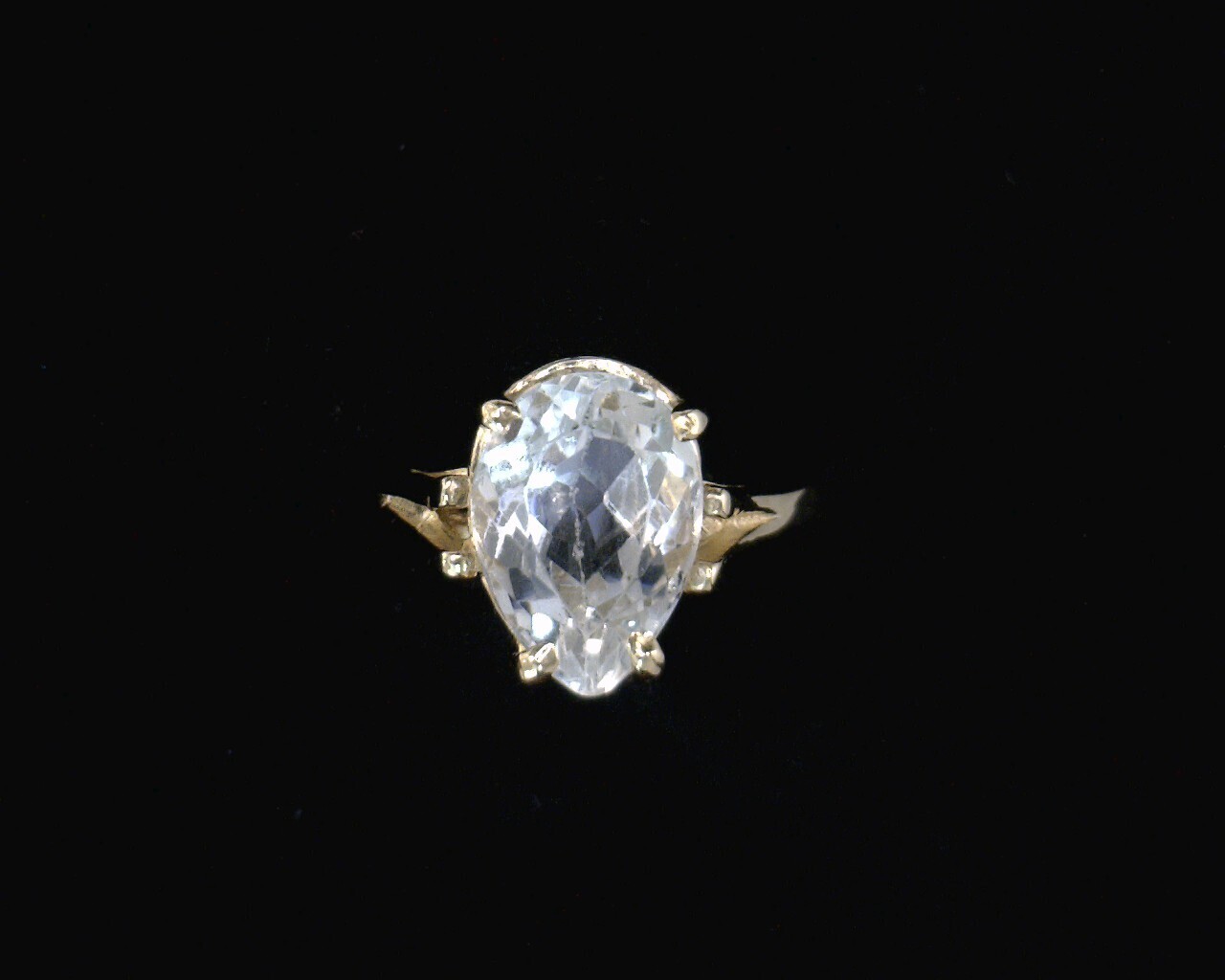 44360 Yellow Gold Lady's Light Blue Topaz Ring
