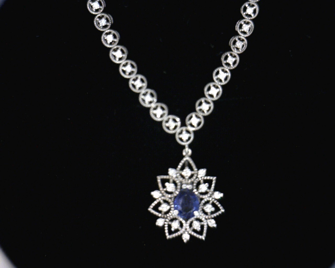 49591 White Gold Lady's Diamond & Tanzanite Necklace