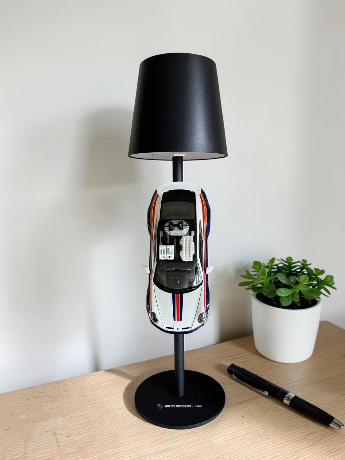 LAMPE BUREAU PORSCHE DAKAR 1:24