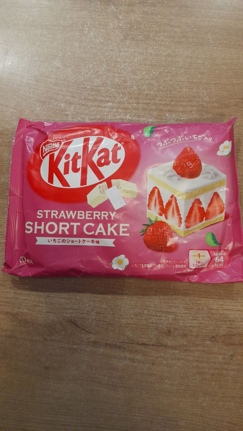 Kit Kat Strawberry Short Cake (10 sticks)