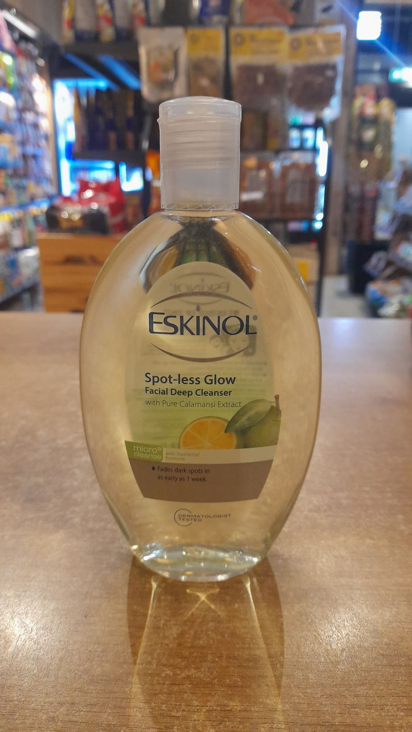 Eskinol Spot-less Glow Cleanser with Pure Calamansi (225ml)