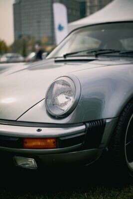 911