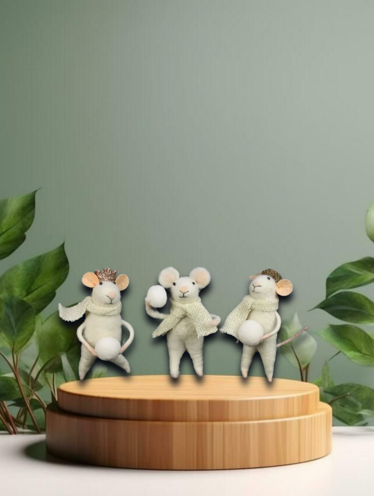 Filz-Mäuse mit Schneeball (Krone/Eichelhut) 3ass 8x6x12,5cm